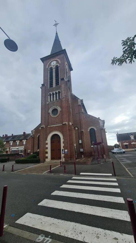Une église en brique, je crois que j'ai la preuve que j'arrive dans le nord