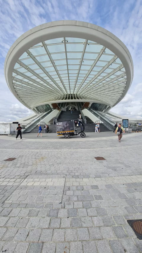 L'impressionnante gare de mons