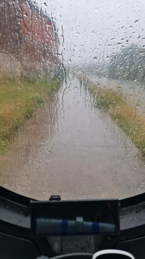 De nouveau sur la route. Mais la pluie s'est invitée.