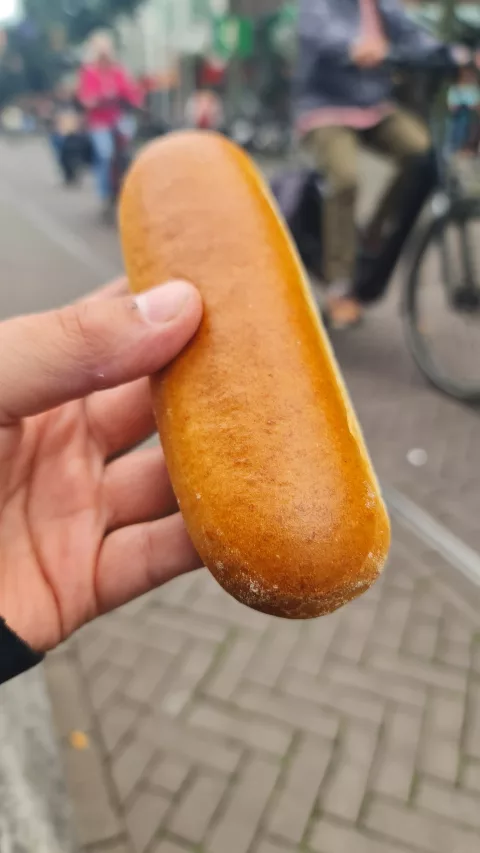 A worstenbroodje