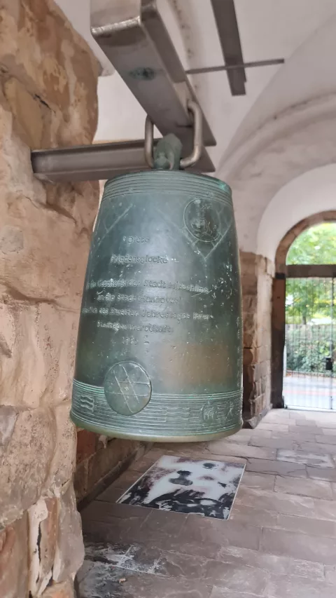 La cloche offerte par la ville d'Hiroshima 